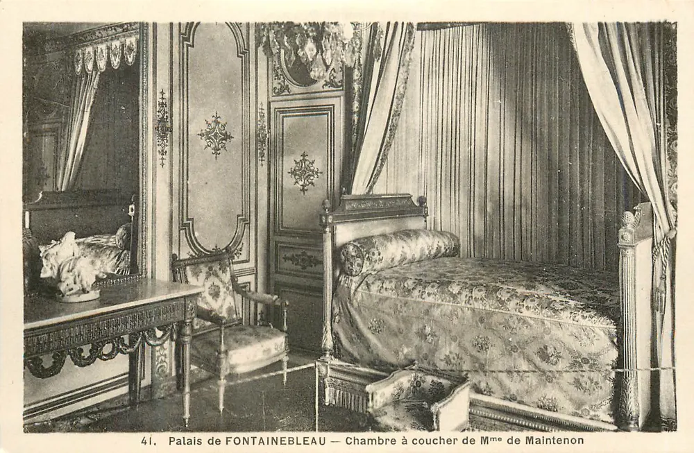Schloss FONTAINEBLEAU — Schlafzimmer der Madame de Maintenon - Vorderseite